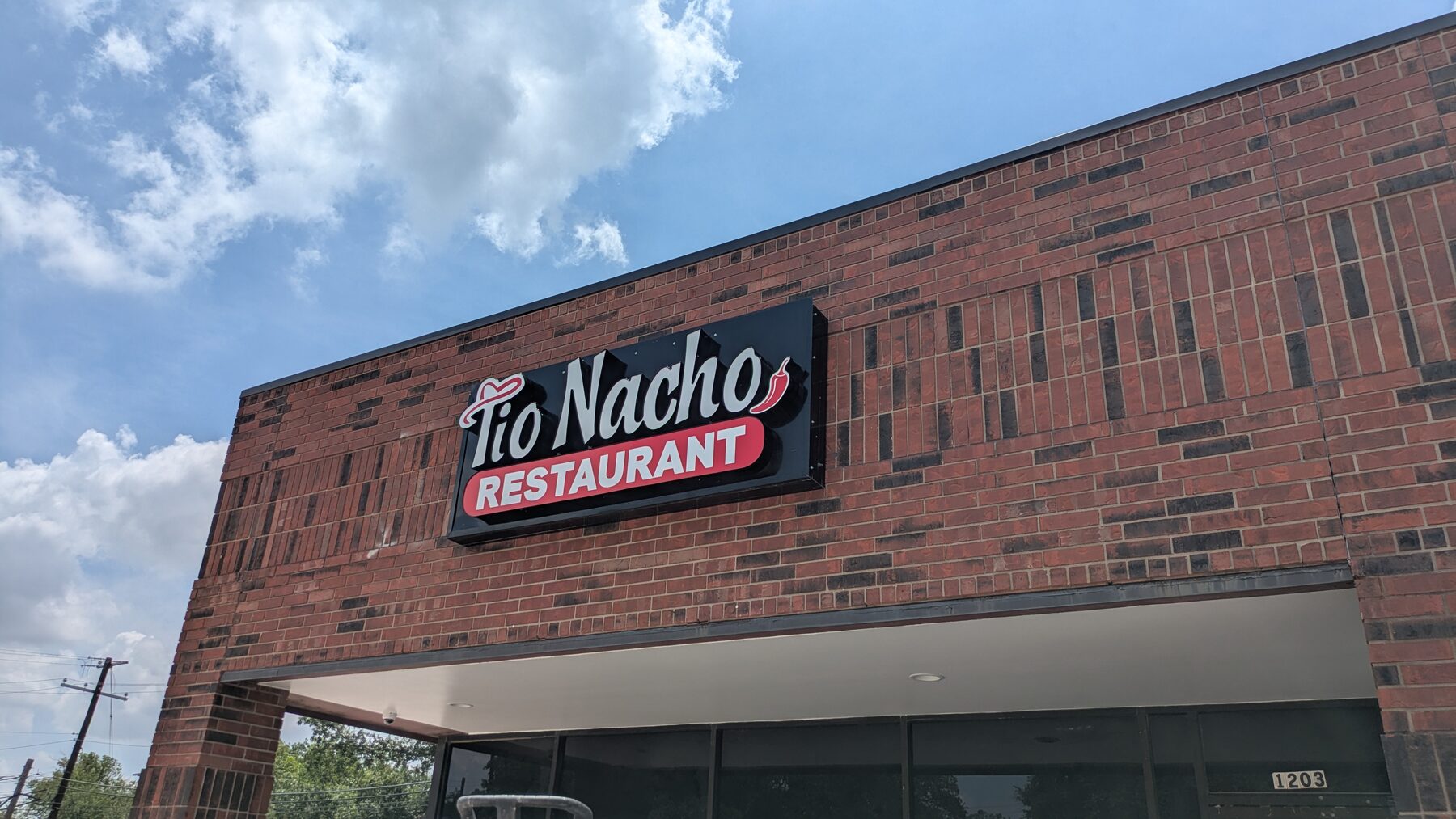 Tío Nacho — Cabinet-to-Channel-Letter Conversion
